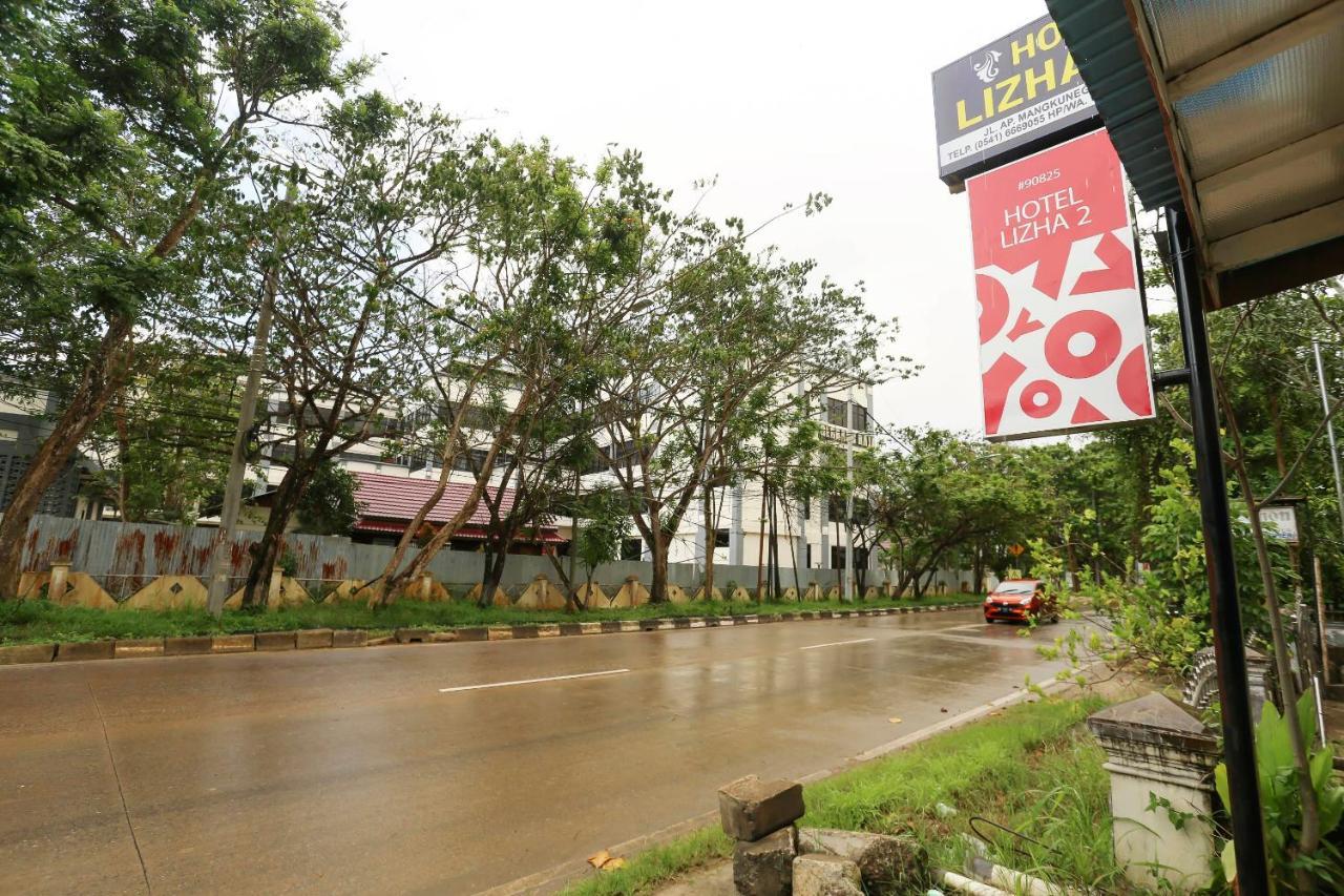 Oyo 90825 Hotel Lizha 2 サマリンダ エクステリア 写真